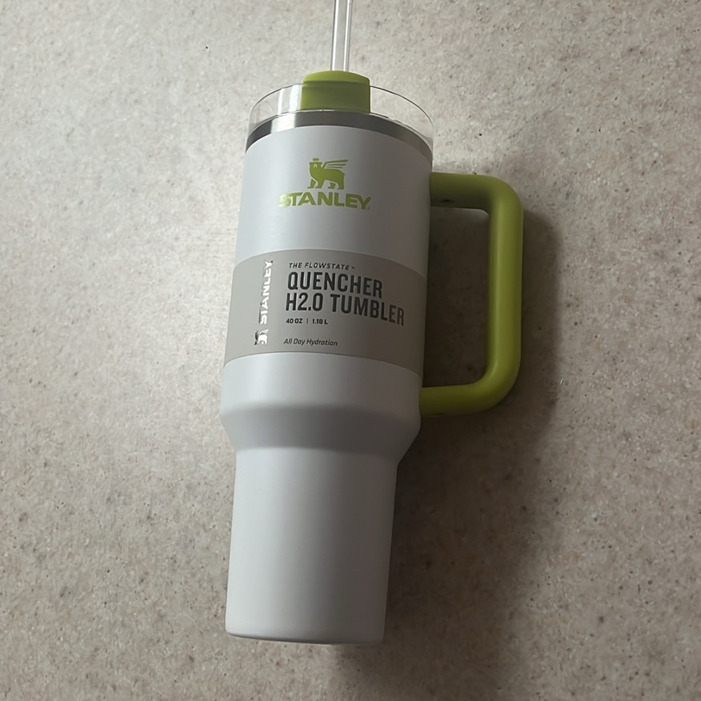 🏷️NWT Stanley Flowstate Quencher H2.0 Tumbler In Frost/Electric Yellow - 40oz